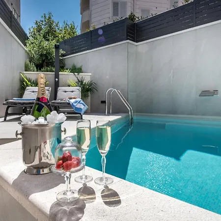 Nice Apartment In Dubrovnik With Outdoor Swimming Pool, Wifi And Heated Swimming Pool *