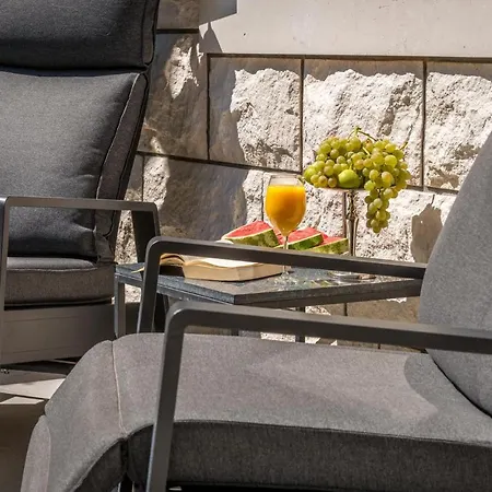 Nice Apartment In Dubrovnik With Outdoor Swimming Pool, Wifi And Heated Swimming Pool Lejlighed