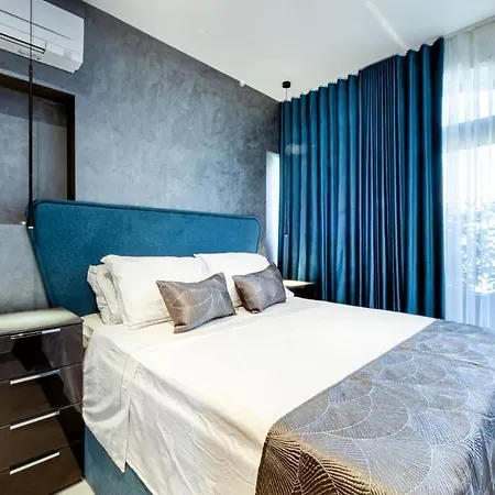 Nice Apartment In Dubrovnik With Outdoor Swimming Pool, Wifi And Heated Swimming Pool Apartman *