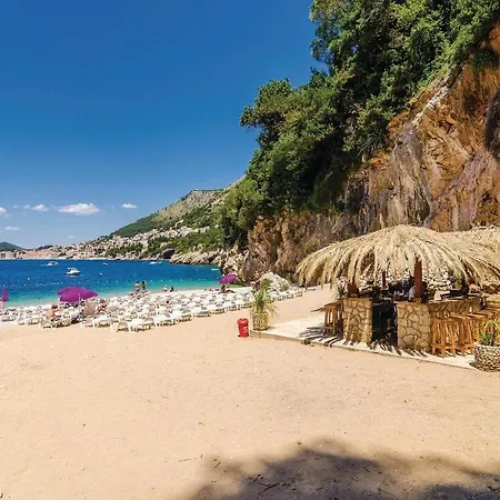 Nice Apartment In Dubrovnik With Outdoor Swimming Pool, Wifi And Heated Swimming Pool Apartman Dubrovnik